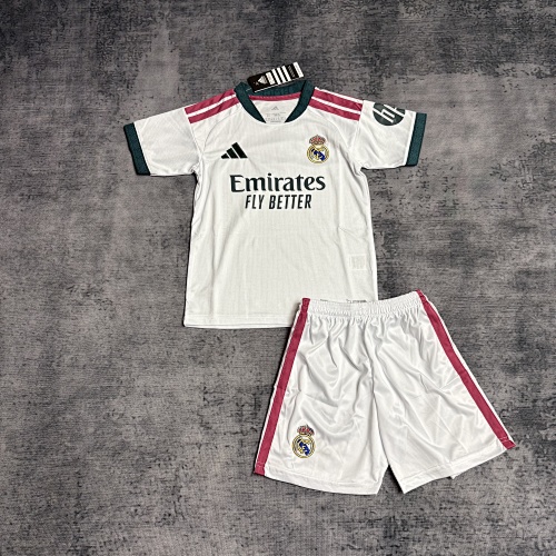 Conjunto infantil Real Madrid 26/27